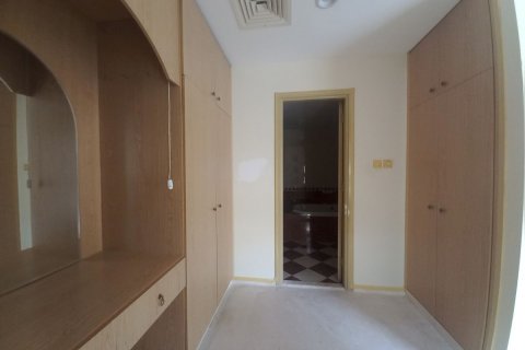 Commercial property de 4 chambres à Airport Road, UAE No. 39980 9