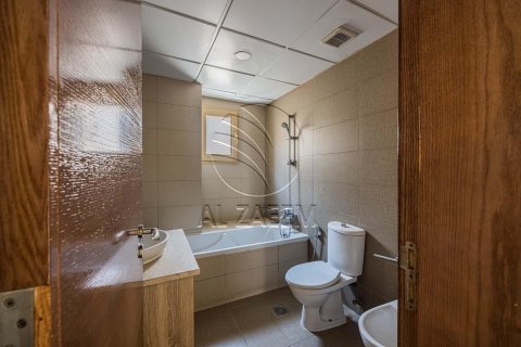 4 bedrooms Villa in Abu Dhabi, UAE No. 89914 6