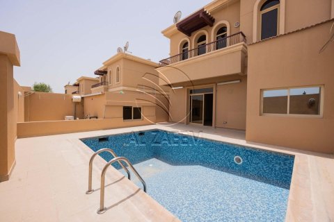 4 bedrooms Villa in Abu Dhabi, UAE No. 89914 13