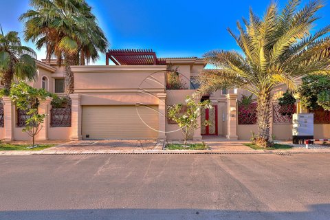 4 bedrooms Villa in Abu Dhabi, UAE No. 89914 2