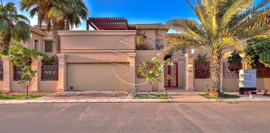 4 bedrooms Villa in Abu Dhabi, UAE No. 89914