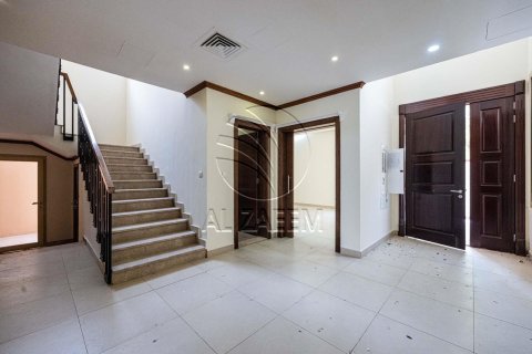 4 bedrooms Villa in Abu Dhabi, UAE No. 89914 12