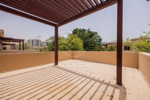 4 bedrooms Villa in Abu Dhabi, UAE No. 89914 4