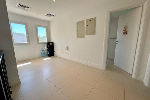 Villa de 4 dormitorios en Dubai, UAE No. 91816 15