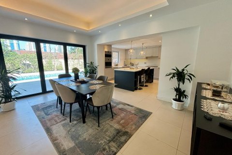 Villa de 4 dormitorios en Dubai, UAE No. 91816 16