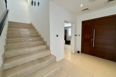 Villa de 4 dormitorios en Dubai, UAE No. 91816 23