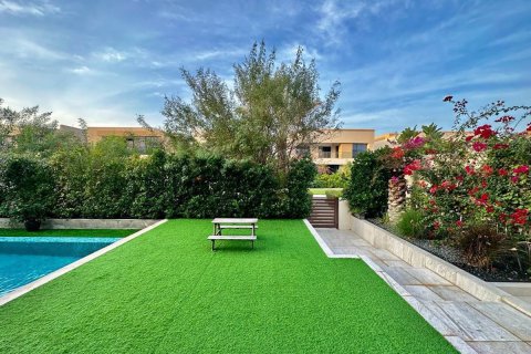 4 bedrooms Commercial property on the Saadiyat Island, UAE No. 9768 14