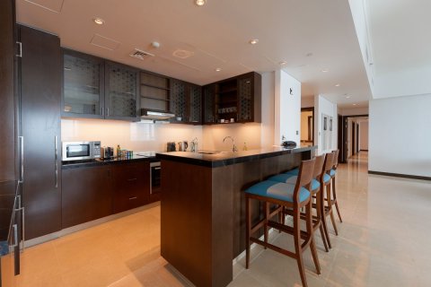 Apartment de 3 dormitorios en The Marina, UAE No. 9767 10