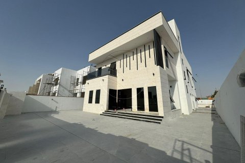 Villa de 5 dormitorios en Al Shamkha, UAE No. 90298 2