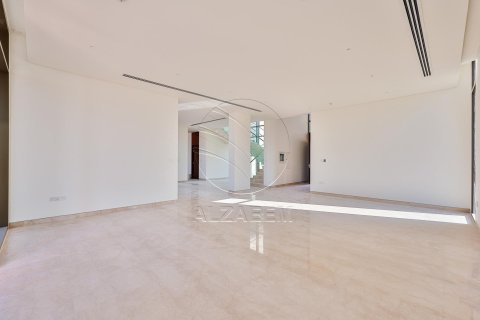 5 bedrooms Villa in Abu Dhabi, UAE No. 90312 11