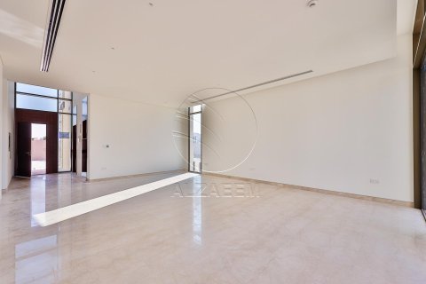 5 bedrooms Villa in Abu Dhabi, UAE No. 90312 10