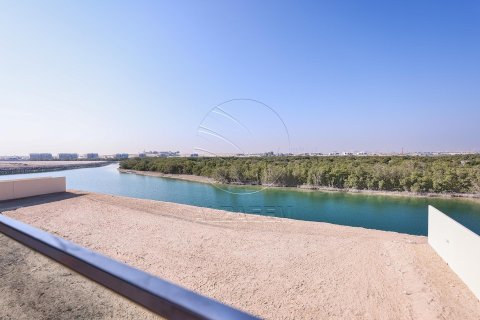 5 bedrooms Villa in Abu Dhabi, UAE No. 90312 2