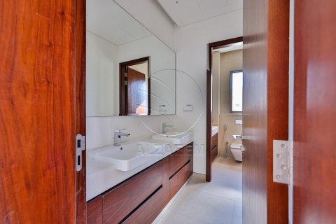 5 bedrooms Villa in Abu Dhabi, UAE No. 90312 4
