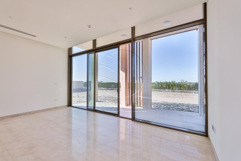5 bedrooms Villa in Abu Dhabi, UAE No. 90312 9