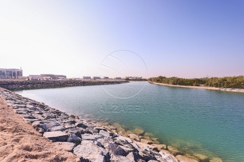 5 bedrooms Villa in Abu Dhabi, UAE No. 90314 4