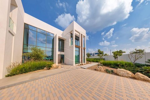 5 bedrooms Villa in Abu Dhabi, UAE No. 90314 2
