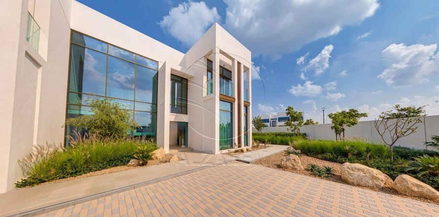 5 bedrooms Villa in Abu Dhabi, UAE No. 90314