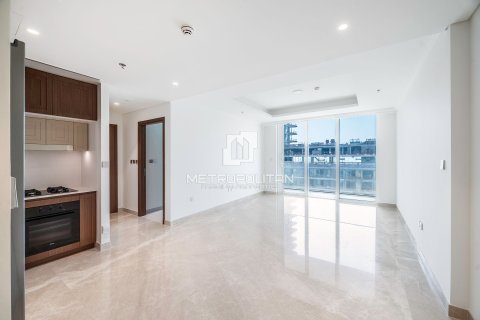 1 bedroom Apartment in EMAAR Beachfront, UAE No. 78875 4