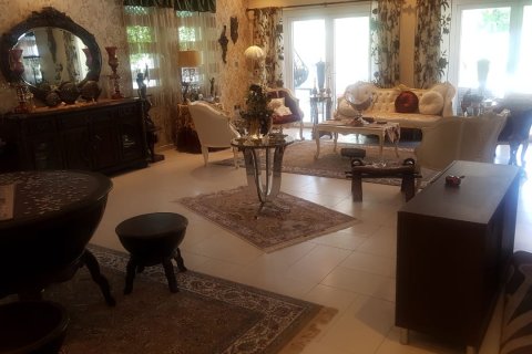 5 bedrooms Villa in Regional, UAE No. 1014 3