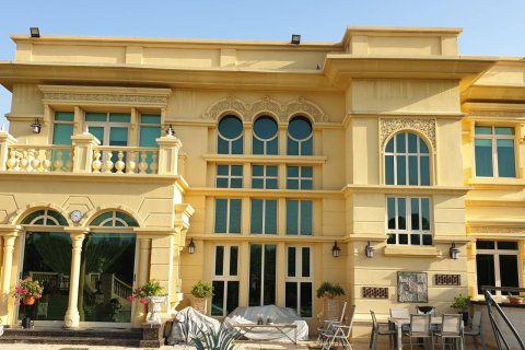 Villa de 5 chambres à Jumeirah Islands, UAE No. 1013 1