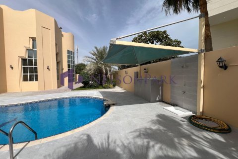 5 bedrooms Villa in Doha, Qatar No. 58243 7