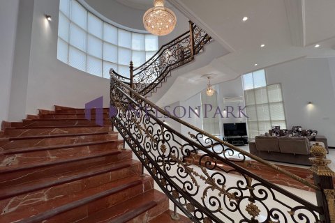 5 bedrooms Villa in Doha, Qatar No. 58243 25