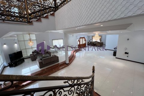 5 bedrooms Villa in Doha, Qatar No. 58243 2