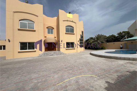 5 bedrooms Villa in Doha, Qatar No. 58243 6