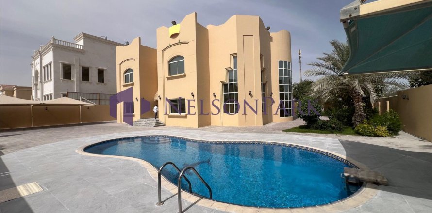 5 bedrooms Villa in Doha, Qatar No. 58243