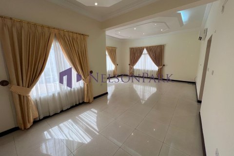 5 bedrooms Villa in Doha, Qatar No. 58243 9
