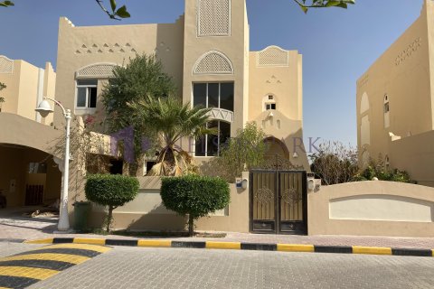 3 bedrooms Villa in Doha, Qatar No. 58248 1