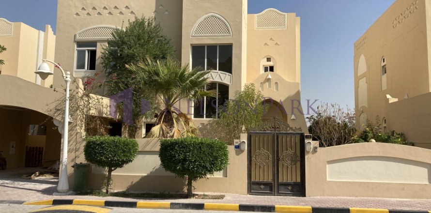 3 bedrooms Villa in Doha, Qatar No. 58248