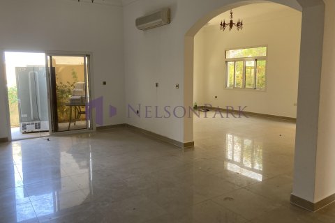 3 bedrooms Villa in Doha, Qatar No. 58248 14