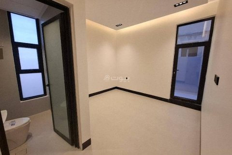 5 bedrooms Villa in Riyadh, Saudi Arabia No. 67493 14
