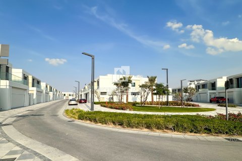 4 bedrooms Villa in District One, UAE No. 77784 17