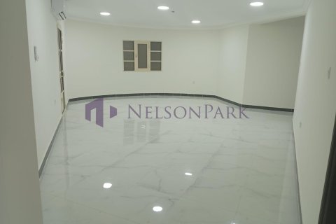 3 bedrooms Apartment in Doha, Qatar No. 57319 2