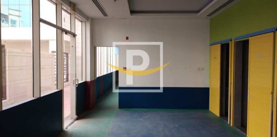 Shop de 193.3m² en Dubai, UAE No. 7593