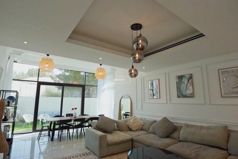 Villa de 5 dormitorios en Dubai, UAE No. 102087 2