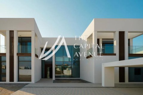 5 bedrooms Villa in Abu Dhabi, UAE No. 86587 3