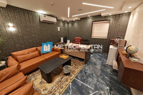 320m² Office in Mussafah, UAE No. 86411 2