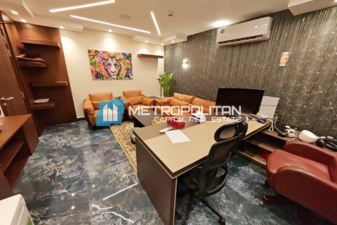 320m² Office in Mussafah, UAE No. 86411 6
