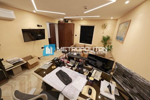 320m² Office in Mussafah, UAE No. 86411 9