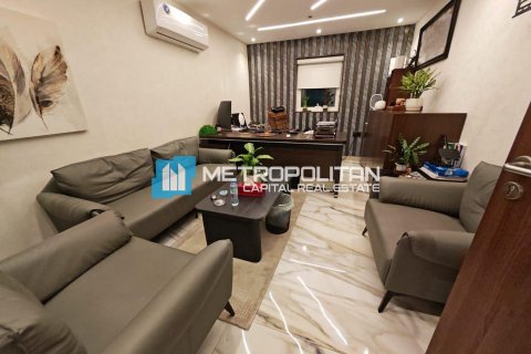 320m² Office in Mussafah, UAE No. 86411 1