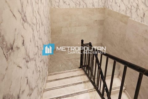320m² Office in Mussafah, UAE No. 86411 18
