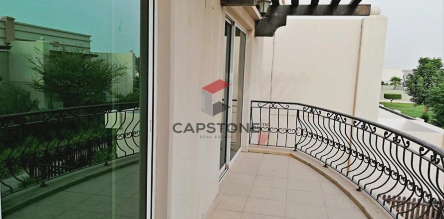 Villa de 4 chambres à Abu Dhabi, UAE No. 86277