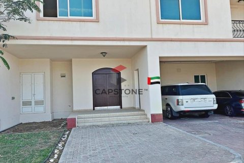 Villa de 4 chambres à Abu Dhabi, UAE No. 86277 8