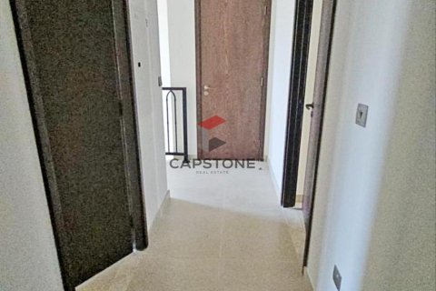 Apartment de 3 dormitorios en Khalifa City, UAE No. 86273 14