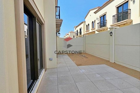 Apartment de 3 dormitorios en Khalifa City, UAE No. 86273 3