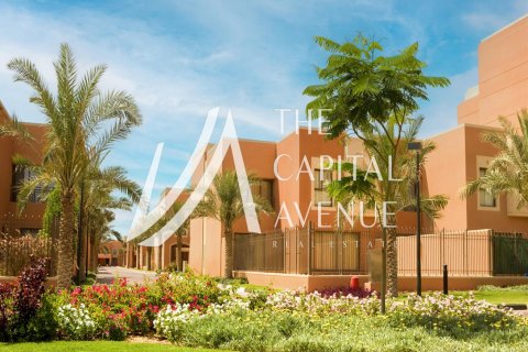 Вилла с 4 спальнями в Abu Dhabi Gate City, ОАЭ №32851 4