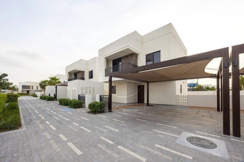 Villa de 4 dormitorios en  Yas Island, UAE No. 91590 2